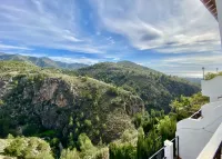 HOLIDAY RENTAL APARTMENT..5 KM TO THE NEAREST BEACHES, WIFI, .SUNNY TERRACE.