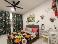 Perodua Entire Terrace Homestay 4R: Kitchen+WFH - Parkering