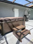 Minutes to Weeki Wachee Head Springs Pool AND hot tub!