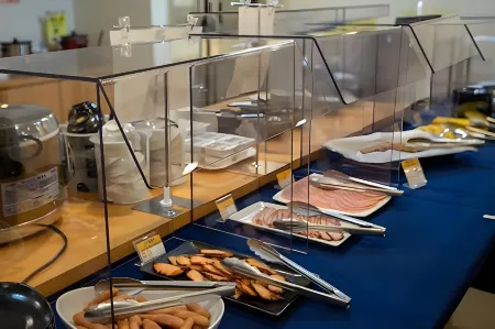 AZ Inn Handa Inter Отели рядом со станцией JR Handa station