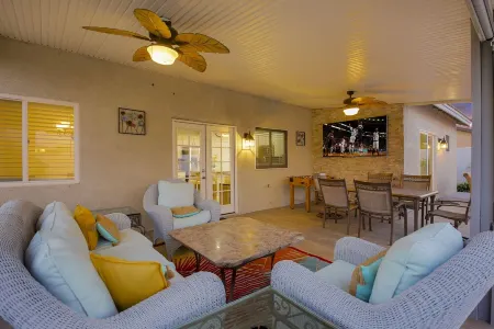 Dulce Vida: Pool, Spa, Table Games, Fire Pit, BBQ! Отели в г. Индио