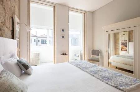 Trindade Premium Suites & Apartments Отели рядом с достопримечательностью «Церковь Святого Мартина Седофейта»