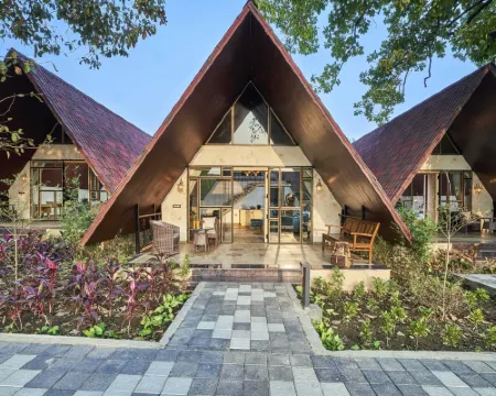 Serendipity Lakes and Resorts Hotels in Tamia