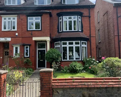 Entire Seaside Home, Sleeps 8, All en-Suite Rooms Hotels in Wallasey