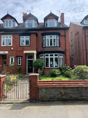 Entire Seaside Home, Sleeps 8, All en-Suite Rooms