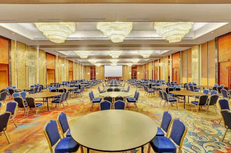 Radisson Red Chandigarh Mohali Отели в г. Мохали