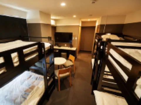 那霸康斯坦特膠囊旅館及飯店 園比屋武御岳石門附近的飯店