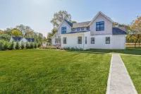 Sandpoint by Rove Travel Modern 5Br Family Home with Pool
