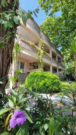 Güneş Otel Отели в г. Эдремит-Корфез