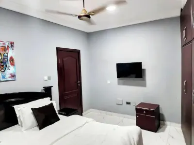 Beautiful Cozy 2 Bed Near Highway