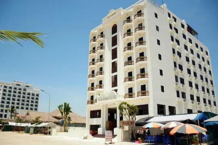 Tu Phuong Hotel TH by Bay Luxury Отели в г. Хоангхоа