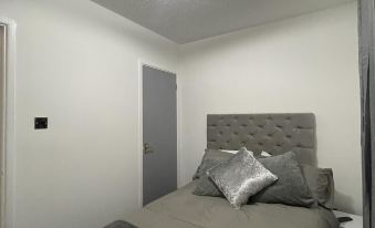 Cosy Cardiff Apartment near City Centre