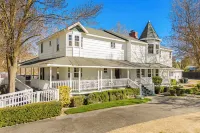 Victorian Manor In Paso Robles Wine Country + Pool, Hot Tub, Firepit, Tennis Court Sleeps 28