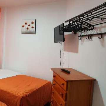 Low Cost Room Plaza de Hierro II