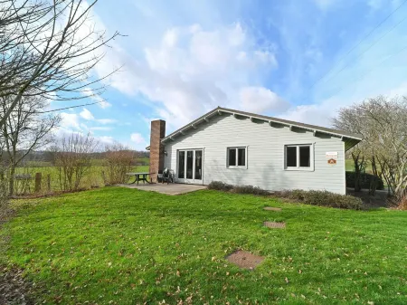 Bungalow Near the Ourthe and from the Centre of Town