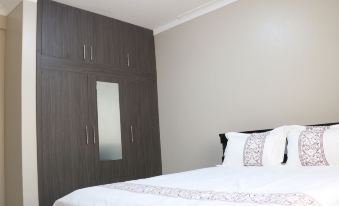 Hope's Apartments