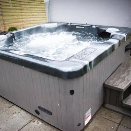 Amber Cottage - Luxury Cottage, Hot Tub, Sea Views and Log Burner