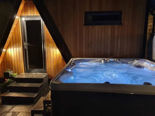 Little Woodbine Hotels in Tain