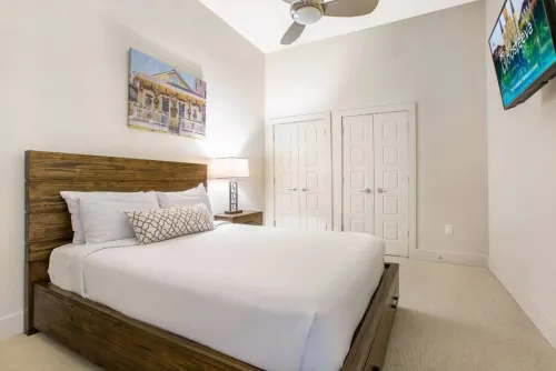 Modern 1Br Condo in California Building