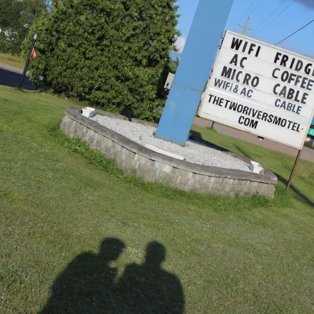 Two Rivers Motel