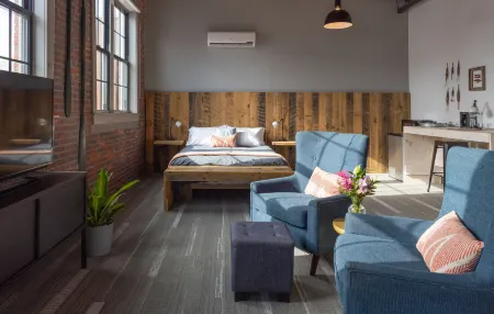 The Mill Inn Отели в г. Декстер