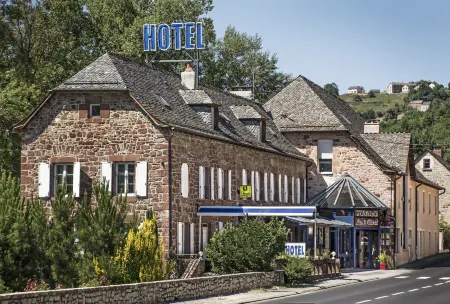 Logis Hôtel Restaurant les 2 Rives - A75, en Bordure de rivière Отели в г. Сен-Леже-де-Пейр