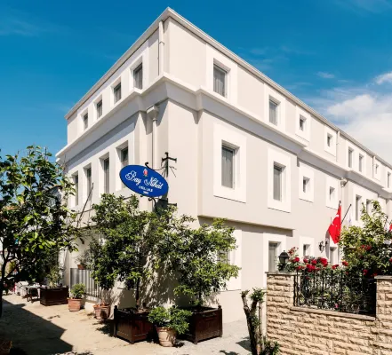 Bay Nihat Lale Otel Hotels in Ayvalik