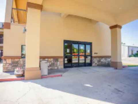 Moulton Inn &  Suites by OYO Near Shiner TX Hotels in Lavaca County