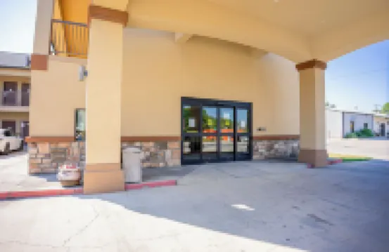 Moulton Inn &  Suites by OYO Near Shiner TX