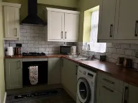 HouseSleeps5-Garden-Parking-Petsok-Near Locks Hotels in Low Moor