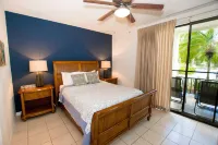 Colorful Poolside Condo w/ Garden-View Patio & Resort-Style Amenities - piscine