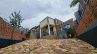 Room in Guest Room - Charming Room in Kayove, Rwanda - Your Perfect Getaway Hoteles en Kibuye