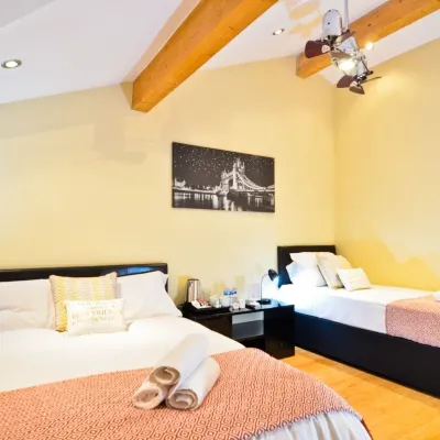 Thames View House Surrey Quays Hotel dekat Stasiun Kereta Bawah Tanah Wapping