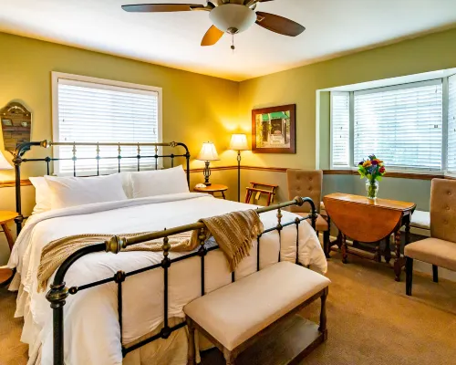 J Patrick Inn Hotels in Cambria