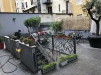 Lion University & Youth Hostel Milano فنادق في 