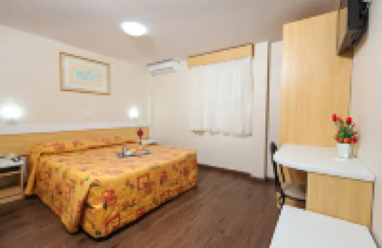 Hotel Express Terminal Tur - Rodoviária Porto Alegre Hotel a 