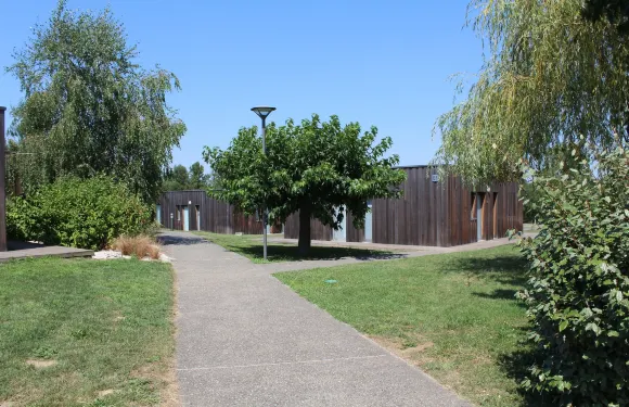 阿里納假日公園