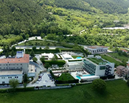 拉豐特戴拉斯託雷酒店 伊塞爾尼亞省酒店