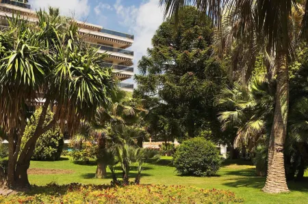 The Originals Résidence, les Strélitzias Отели рядом с достопримечательностью «Port Vauban»