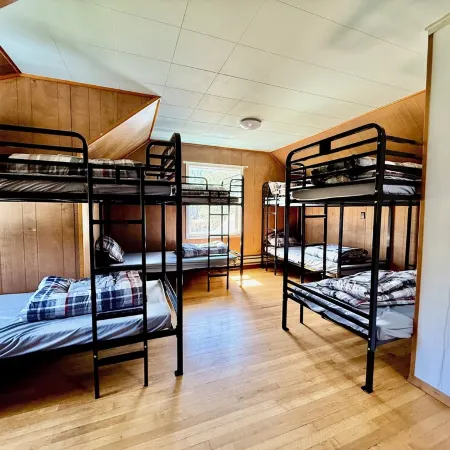 Cozy retreat on 3 acres near Lost Creek Lake. Pet Friendly