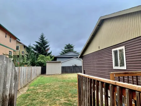 2 BR Single Story Townhouse w King Bed