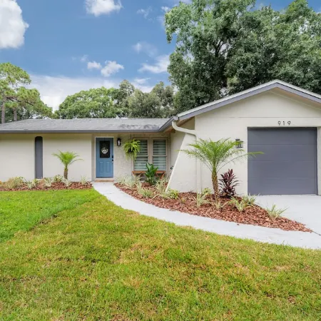 Tampa Zen Escape Heated Pool + Family Oasis with Rhinoceros Views!