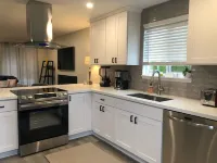 Luxury Newly Remodeled 3 Bedroom Duplex Unit Hotels in Everett