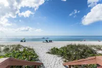 Spacious & Simply Gorgeous! Limited-Time Apr–Nov Beachfront at Vanderbilt Beach - Beach