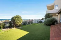 "Oceanfront Oasis: A Tranquil Retreat Steps from the Sea! 리버 토런스 리니어 파크 트레일 주변 호텔