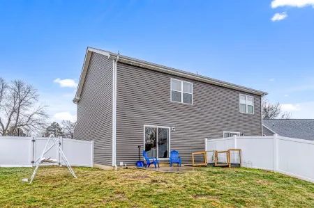 Spacious Townhome Retreat by StayLage
