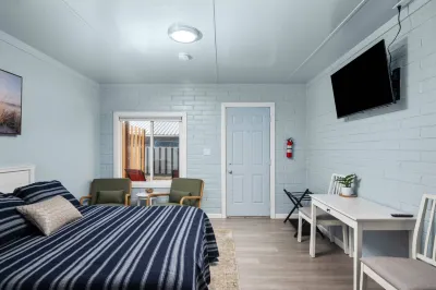 Beachfront Access and Kitchenette - Cozy Coastal Cottages Hotels in Rockaway Beach