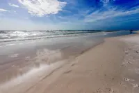 Cozy studio near the beach w/bright interior, shared pool, & prime location Hotels in Rosemary Beach