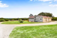 Breathtaking Hill Country Views and Cozy Comfort - Charming Escape Hotels in Hays County