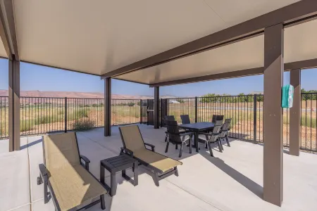 Stunning Golf Retreat with Spacious Patio - Luxurious Escape